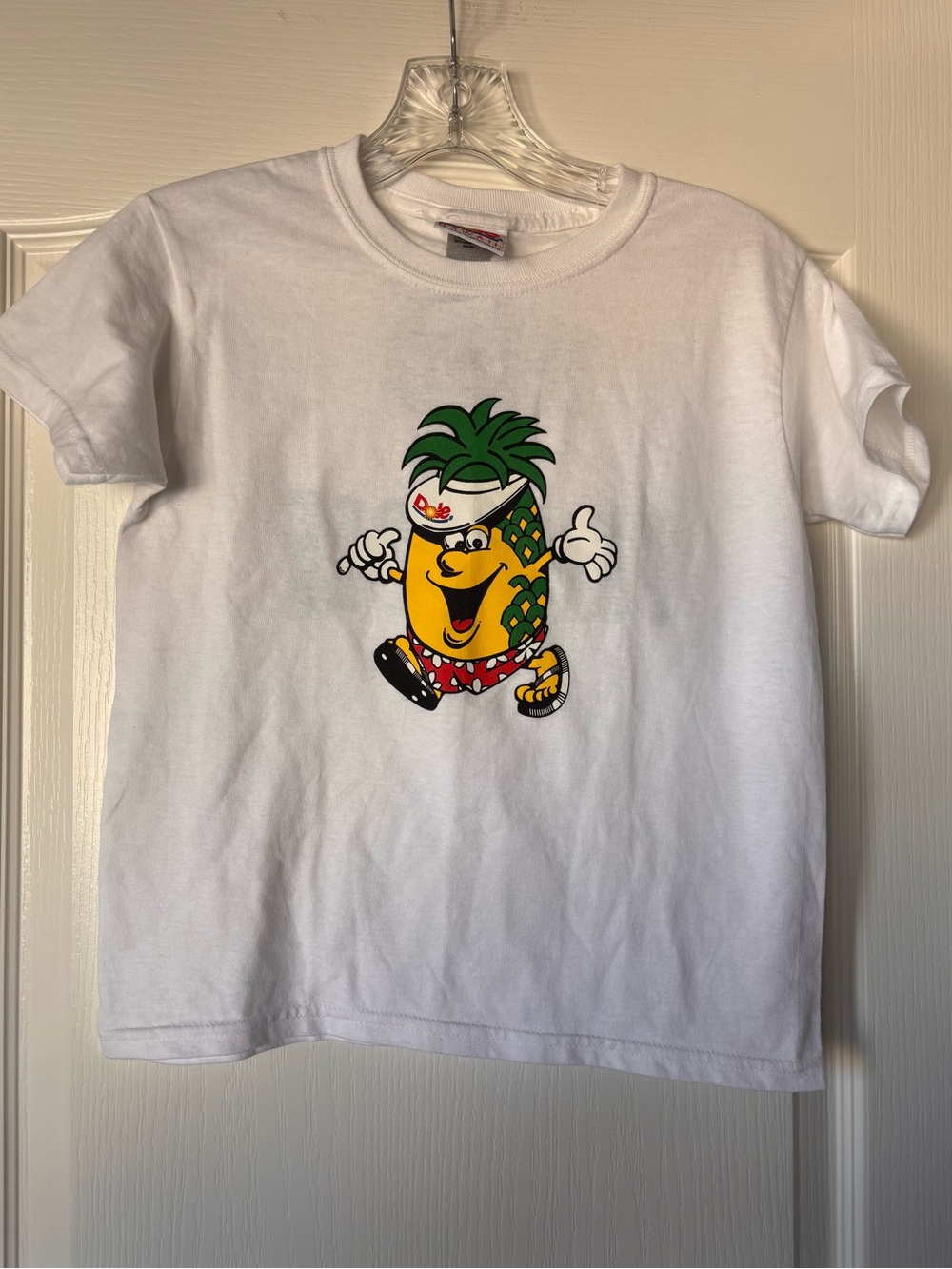 Dole T-Shirt Dole Plantation Hawaii white hug a pineapple youth XS NWT